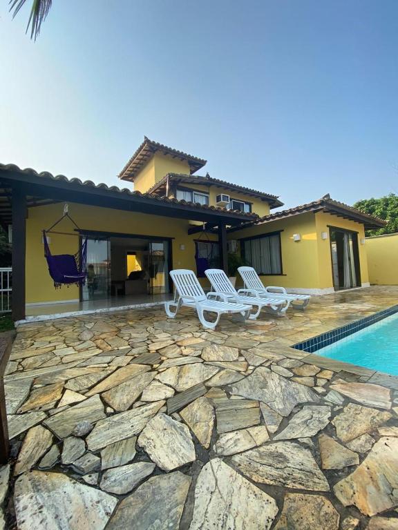  Linda casa na beira do canal de buzios