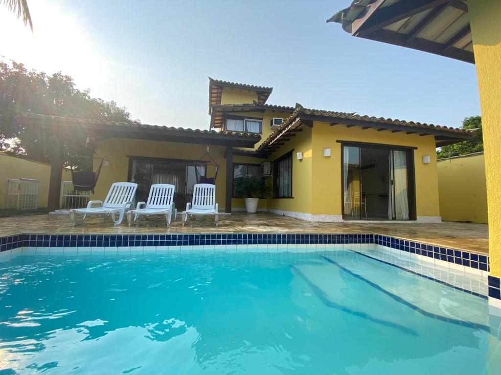  Linda casa na beira do canal de buzios