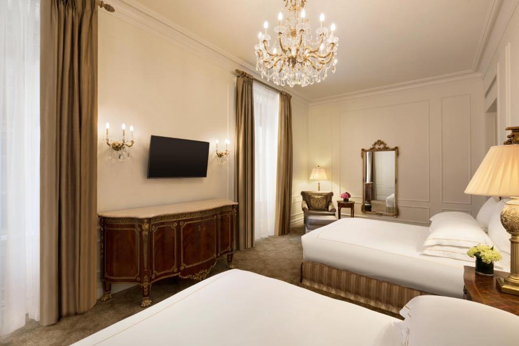 The Plaza - Deluxe Queen Room With Two Queen Beds
