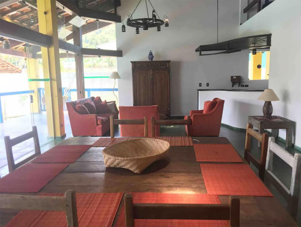  Casa linda com piscina e wifi em Ubatuba