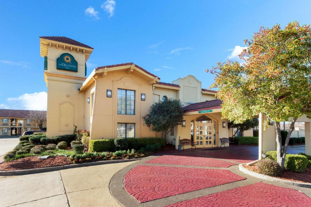 a building with a red rug in front of it at La Quinta Inn by Wyndham Bossier City in Bossier City