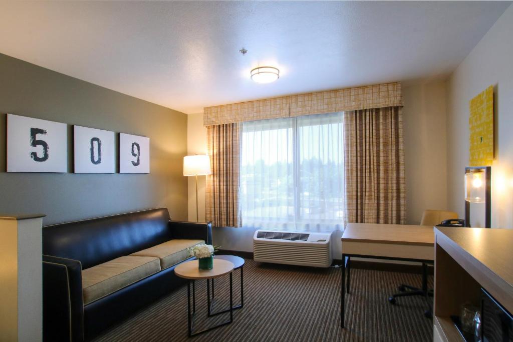 Oxford Suites Spokane Valley - Divano Dormiente King Suite