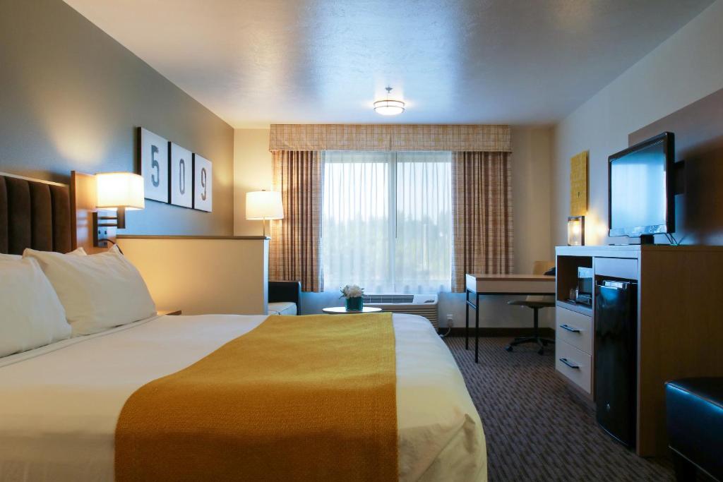 Oxford Suites Spokane Valley - 