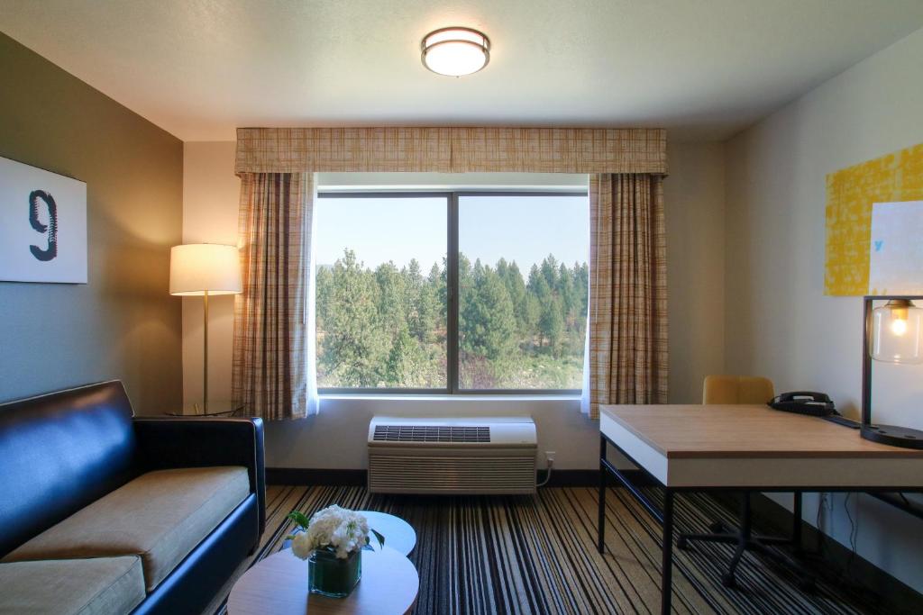 Oxford Suites Spokane Valley - Divano Dormiente Della Suite Suite Side River