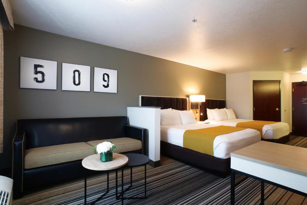 Oxford Suites Spokane Valley - Due Camere Family Suite 1 King 2 Queen
