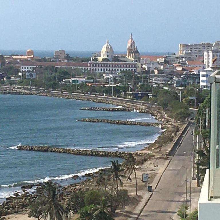 Fantastic in front of beach Apto 3104- Walking Old City