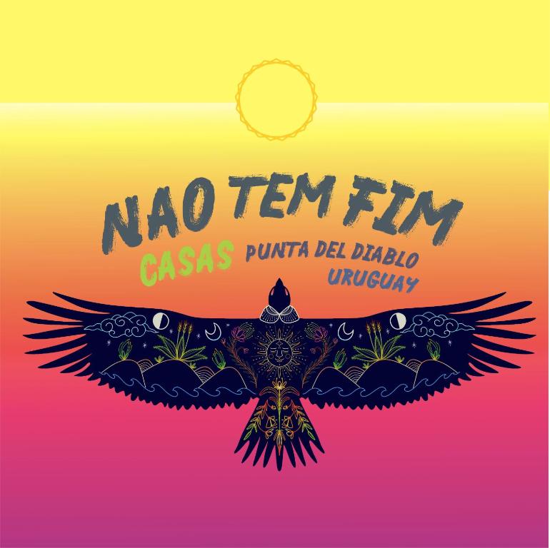 un póster para un festival de masala punjabi con un pájaro en Nao Tem Fim, en Punta del Diablo