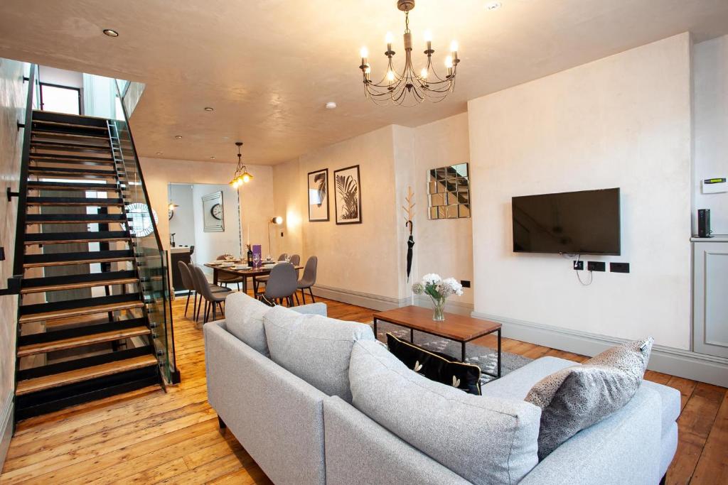 Luxury Unique Townhouse in Manchester City Centre with Roof Terrace