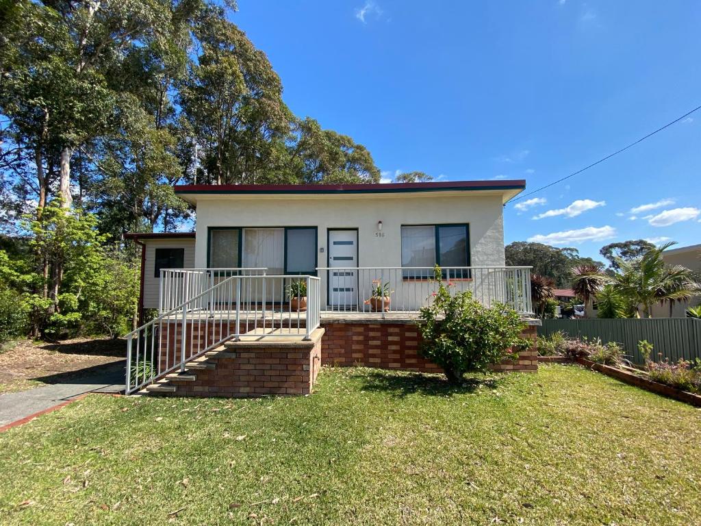 Gallery image of Denhams Beach Cottage in Sunshine Bay