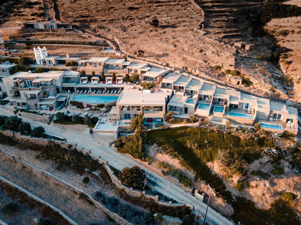 Letecký snímek ubytování Aeolis Tinos Suites