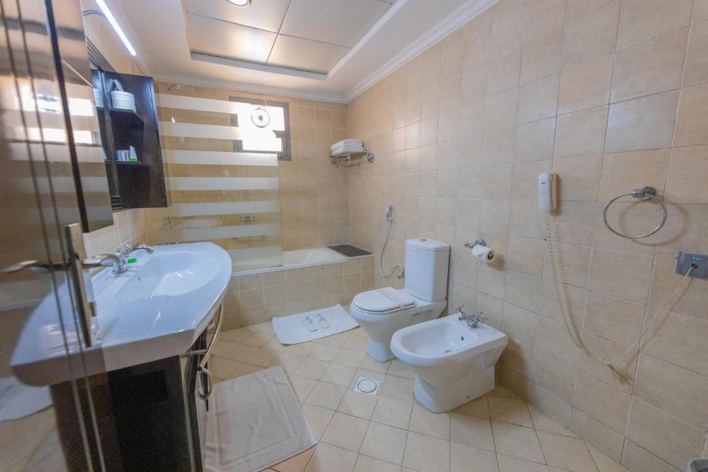 Koupelna v ubytování Ewan Ajman Suites Hotel