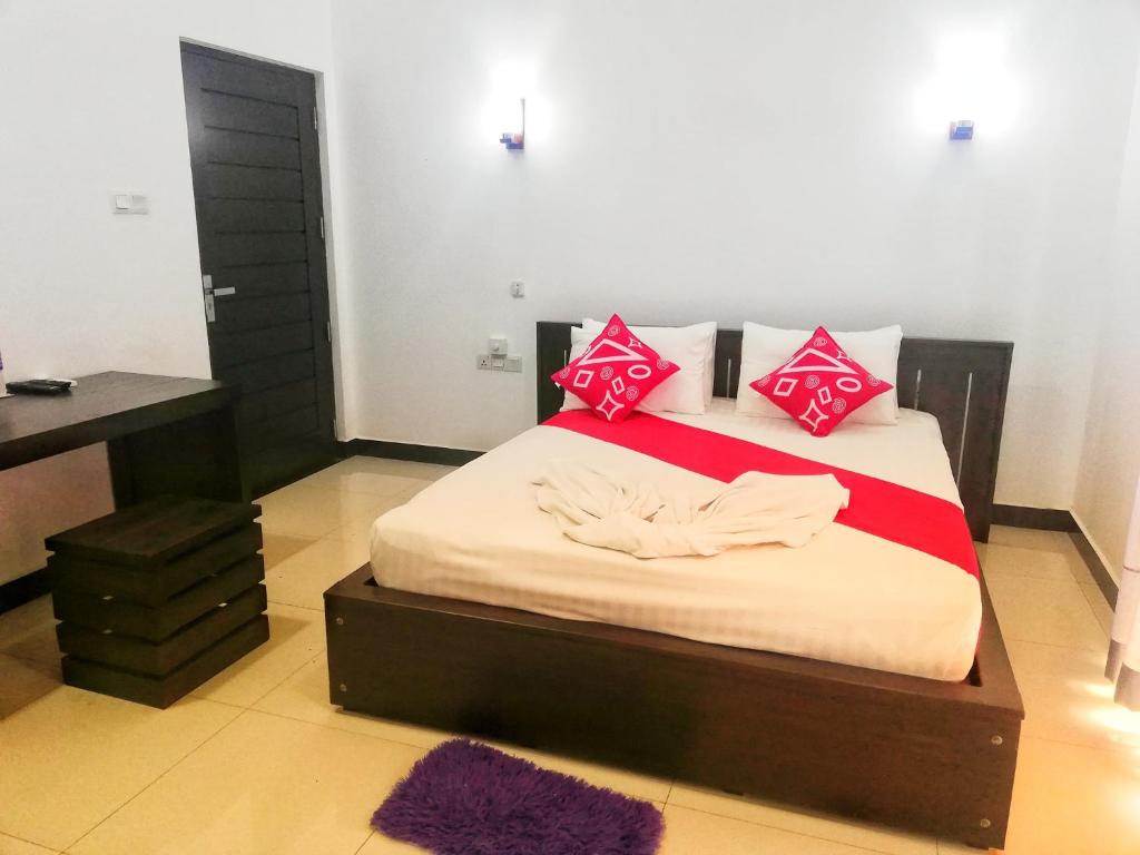 Postel nebo postele na pokoji v ubytování Capital Resort Inn
