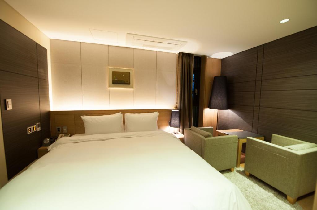 Postel nebo postele na pokoji v ubytování Rian Hotel
