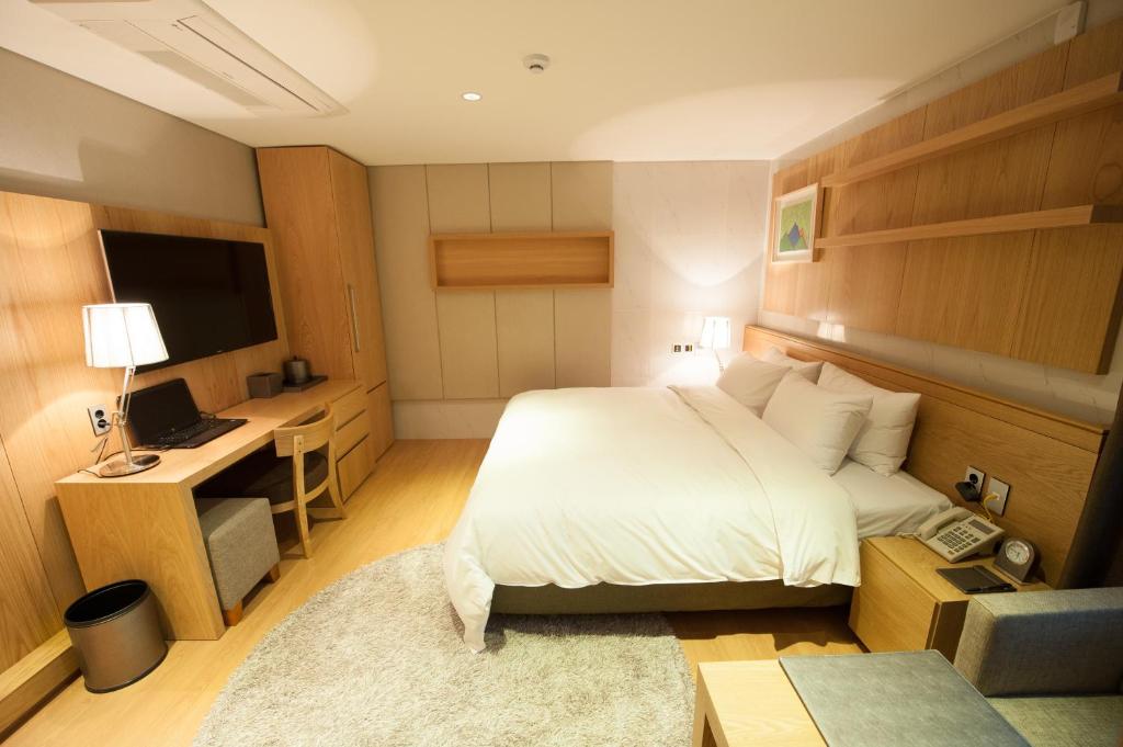 Postel nebo postele na pokoji v ubytování Rian Hotel