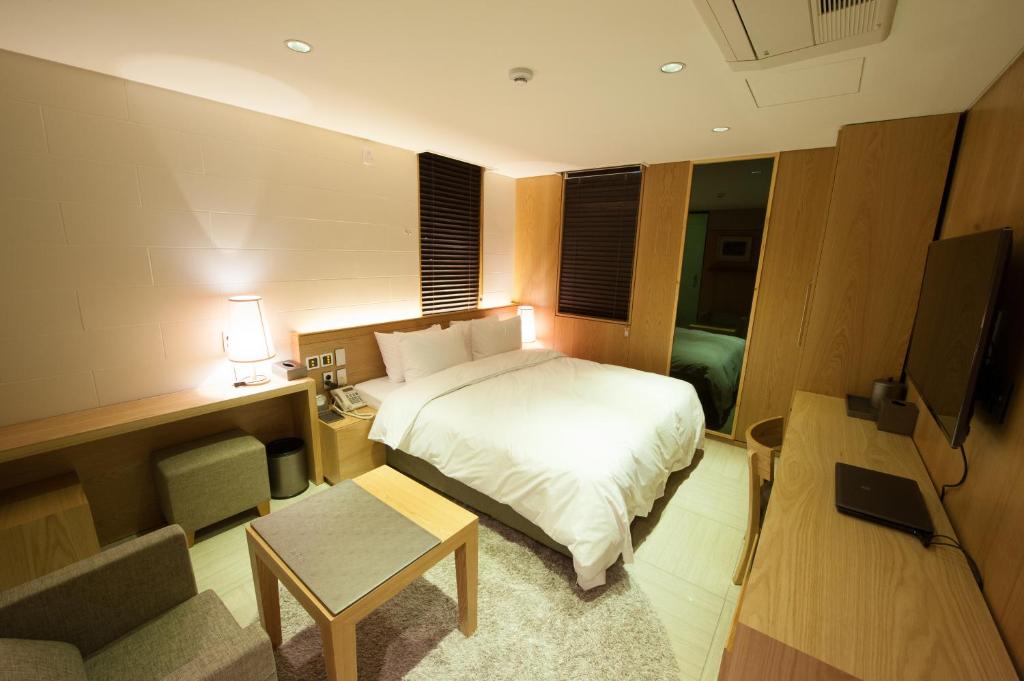 TV a/nebo společenská místnost v ubytování Rian Hotel