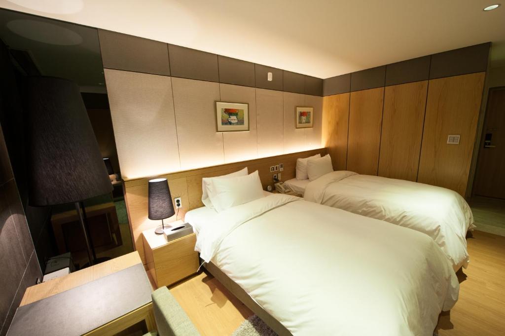Postel nebo postele na pokoji v ubytování Rian Hotel