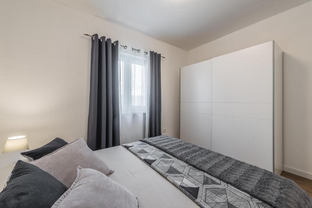 Posteľ alebo postele v izbe v ubytovaní Holiday Home Bajlo apartment with three bedrooms