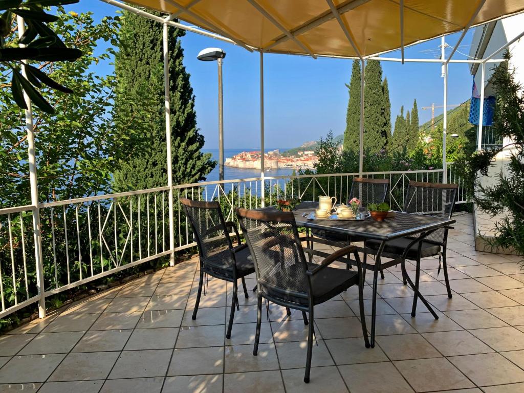 Balkón alebo terasa v ubytovaní Perfect Sea View Terrace Apartment Zlatni Potok
