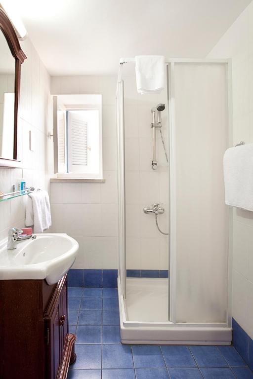 Koupelna v ubytování Alkisti City Hotel