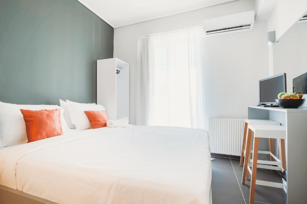 
Top Floor Urban Studio with Balcony and View 
