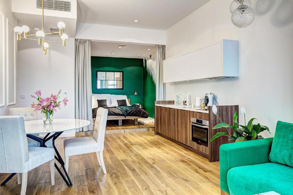 30th+ Floor Apartments in Sky Tower - 7