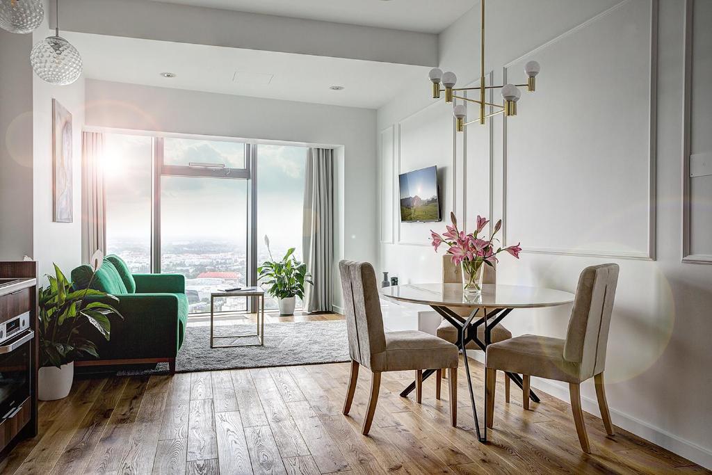 30th+ Floor Apartments in Sky Tower - 3