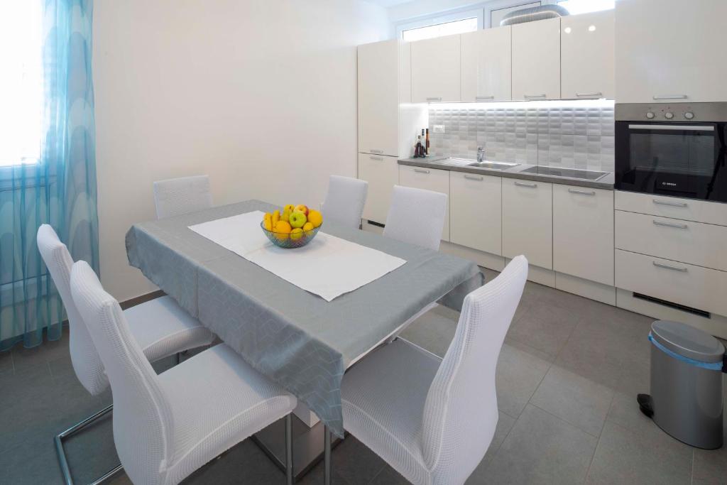 Kuchyň nebo kuchyňský kout v ubytování Apartment Fragola