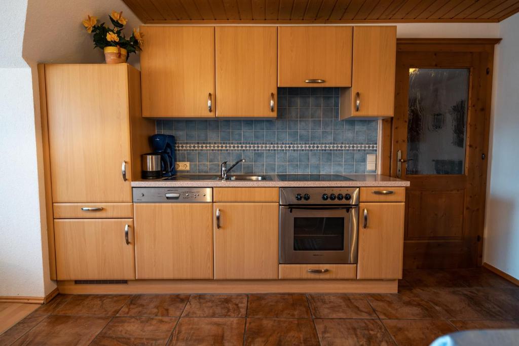 Kuchyň nebo kuchyňský kout v ubytování Bio-Landhaus Kesslerhof