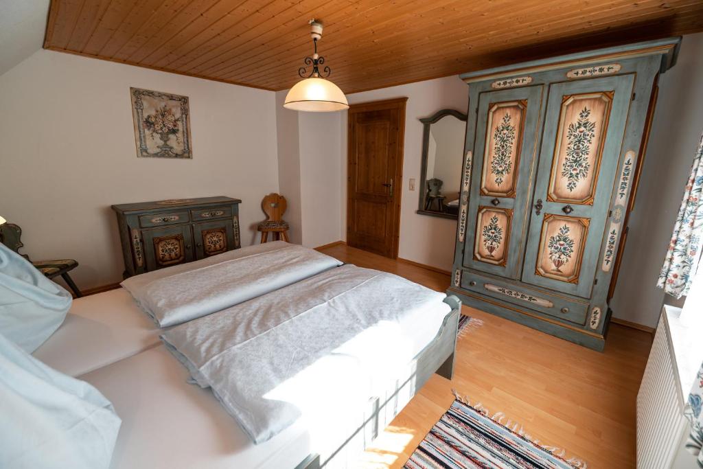 Postel nebo postele na pokoji v ubytování Bio-Landhaus Kesslerhof