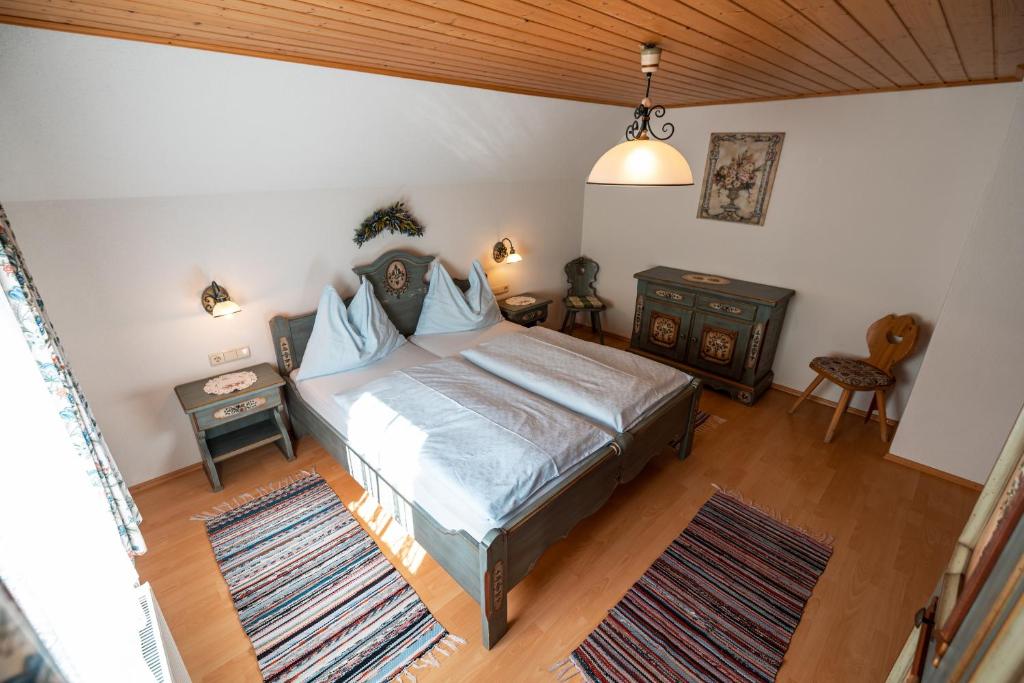 Postel nebo postele na pokoji v ubytování Bio-Landhaus Kesslerhof