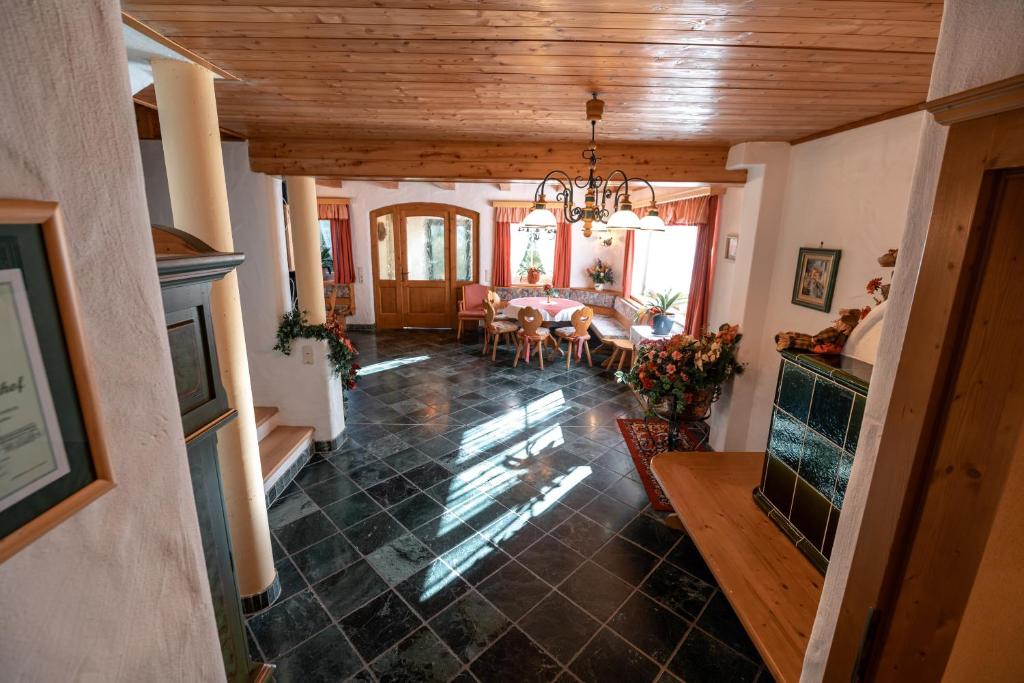TV a/nebo společenská místnost v ubytování Bio-Landhaus Kesslerhof