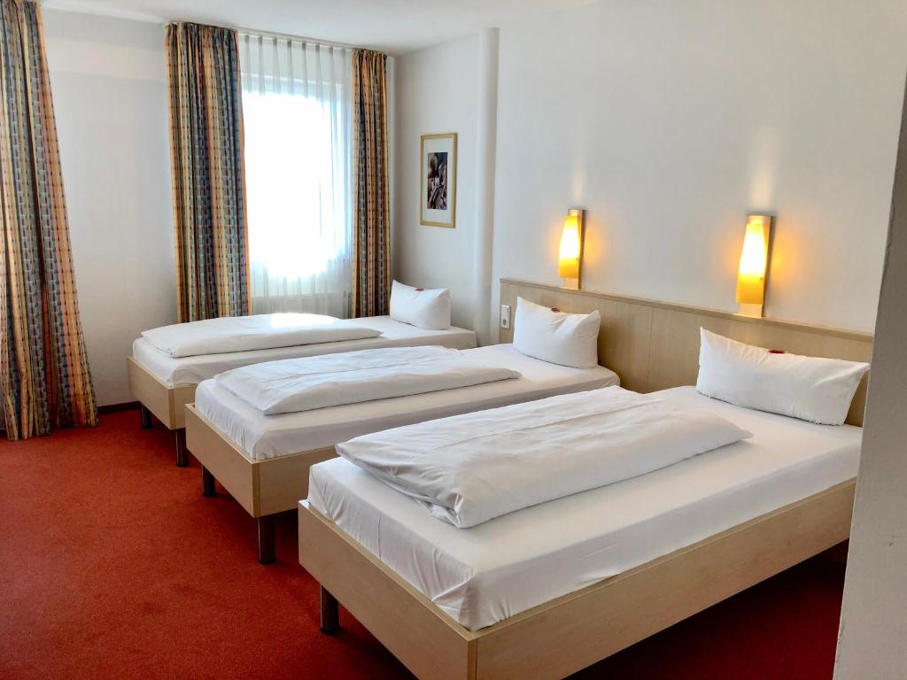 Postel nebo postele na pokoji v ubytování Hotel Günter