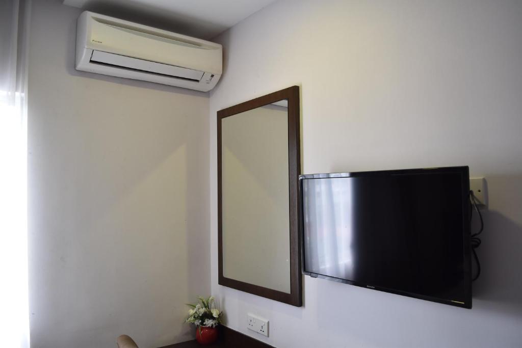 TV a/nebo společenská místnost v ubytování Sunrise Hotel