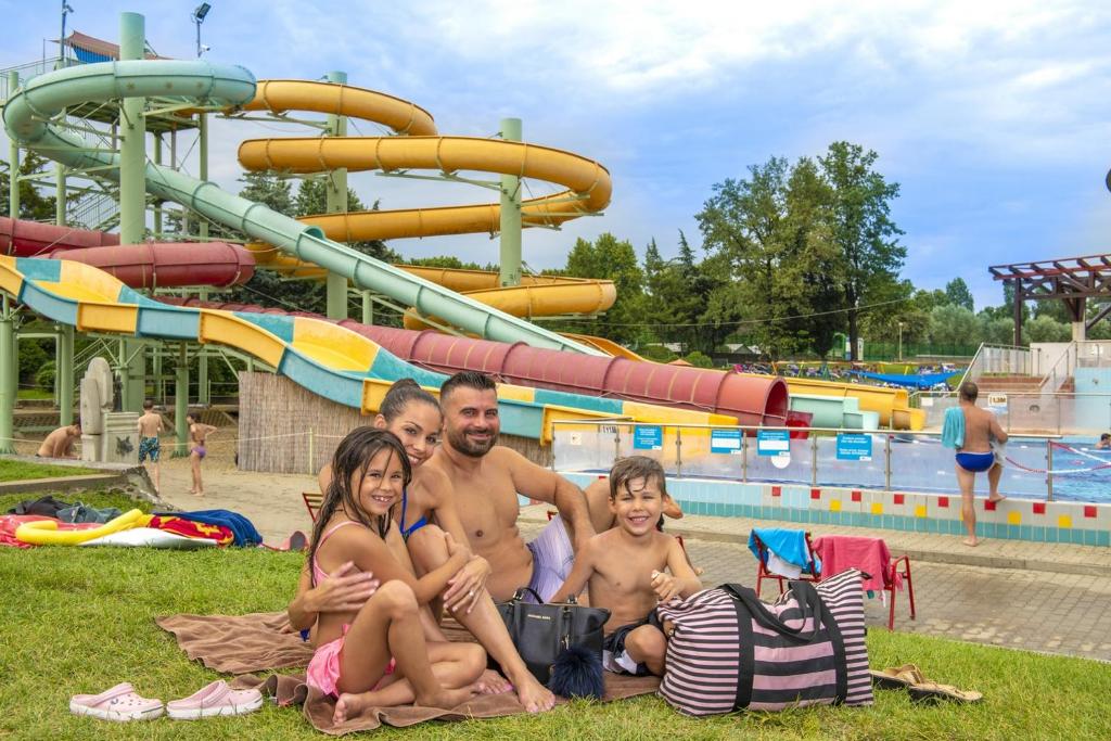 The swimming pool at or close to Hunguest Szeged - ex Forrás