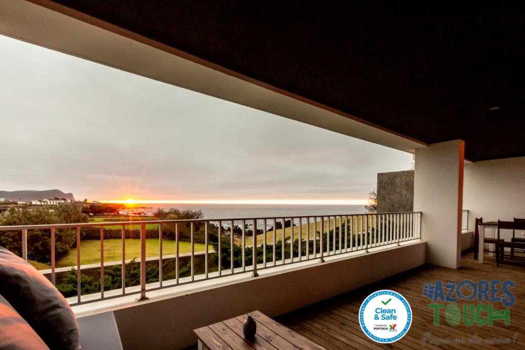 un balcón con vista al mar en Quinta do Mar, en Angra do Heroísmo
