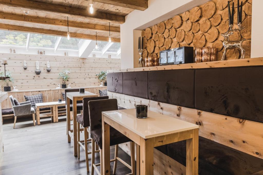 Restaurace v ubytování Hotel Chalet S - Dolomites Design - adults recommended