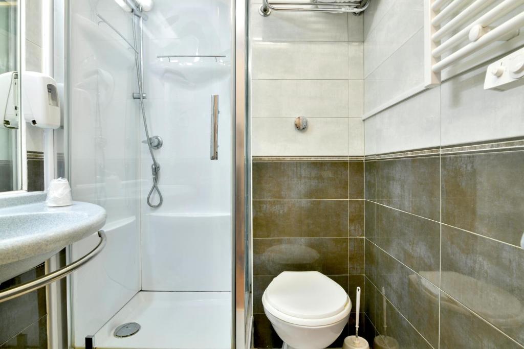 Koupelna v ubytování B&B HOTEL Bollène