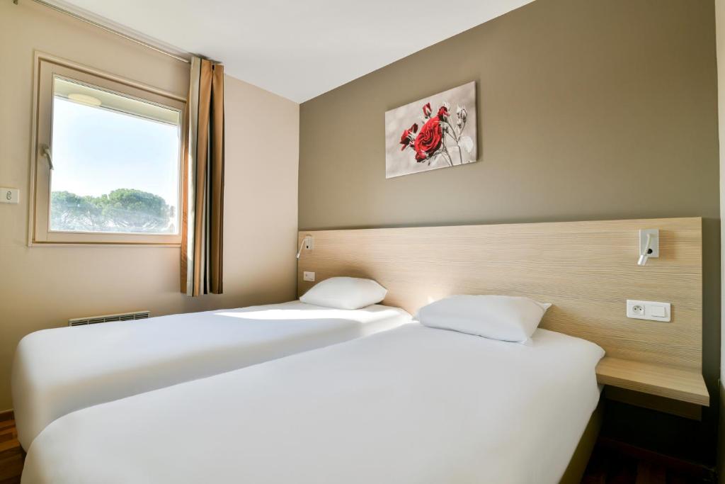 Postel nebo postele na pokoji v ubytování B&B HOTEL Bollène