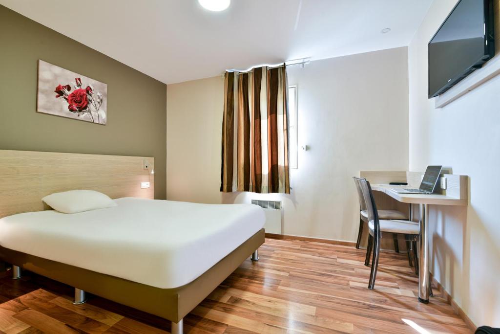 Postel nebo postele na pokoji v ubytování B&B HOTEL Bollène
