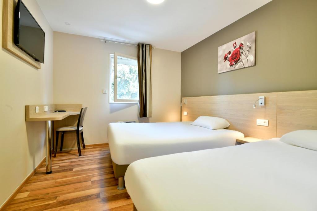 Postel nebo postele na pokoji v ubytování B&B HOTEL Bollène