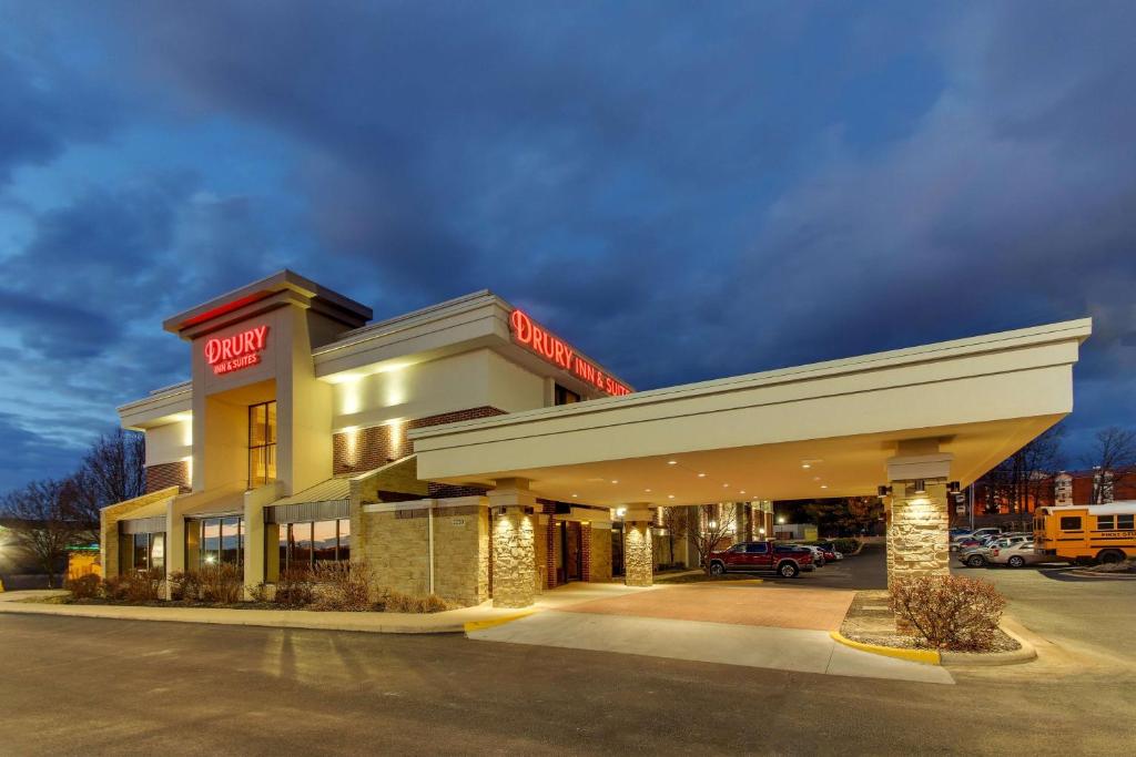 a hotel with a sign on the front of it at Drury Inn & Suites Poplar Bluff in Poplar Bluff