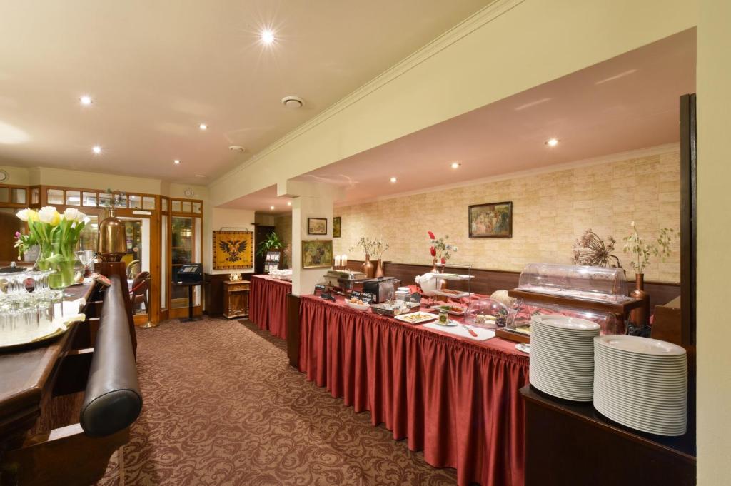 A restaurant or other place to eat at Appartements Cella Central