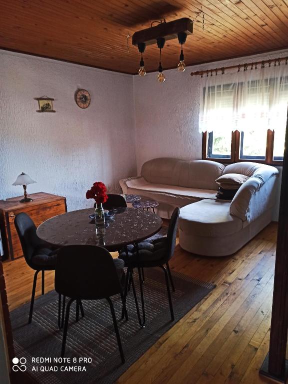 Postel nebo postele na pokoji v ubytování Konak Pahulja TARA