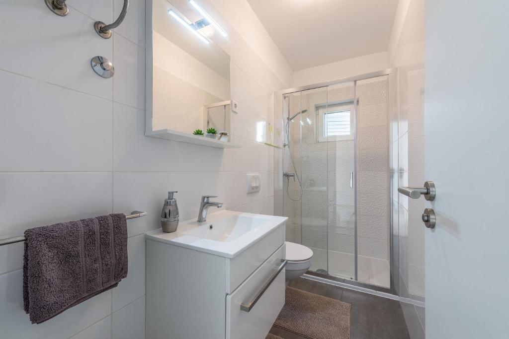 Kúpeľňa v ubytovaní Holiday Home Bajlo apartment with three bedrooms