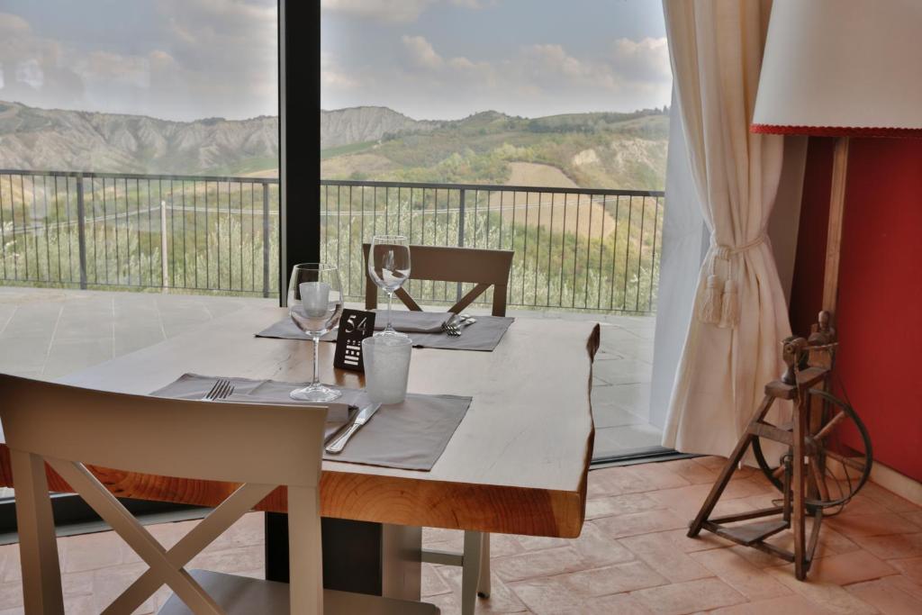 Nespecifikovaný výhled na hory nebo výhled na hory při pohledu z hotelu