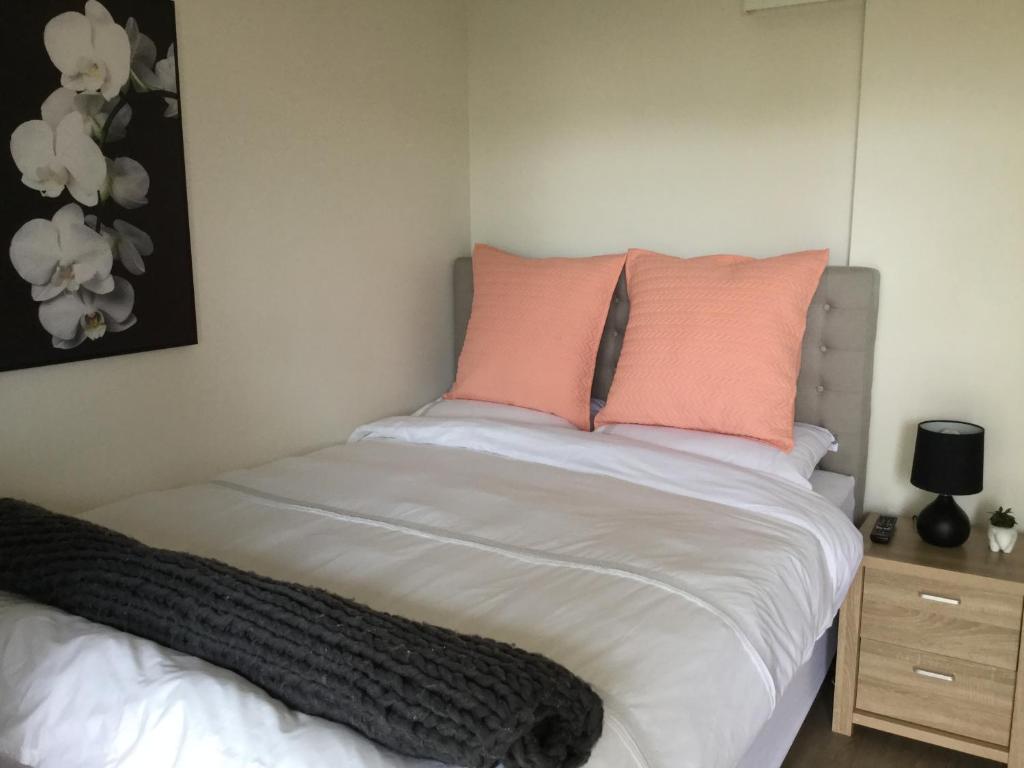 Cama ou camas em um quarto em Riverlands Homestay