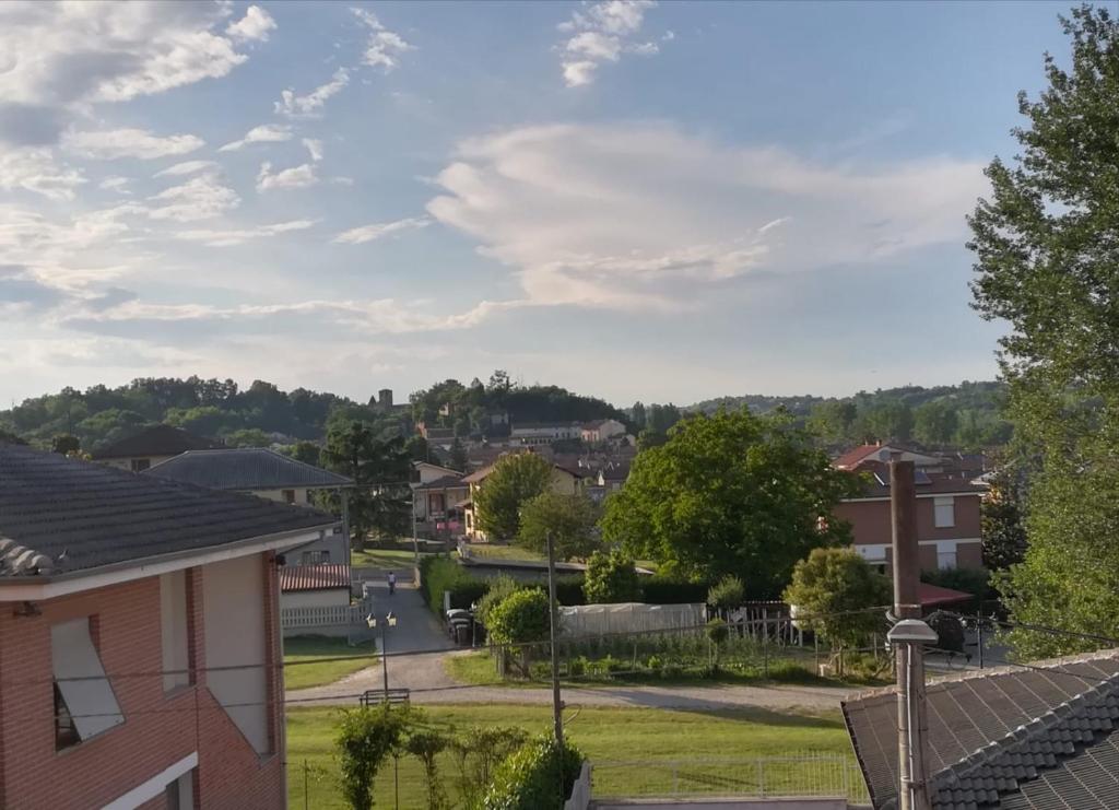 een uitzicht vanaf het dak van een huis bij casa alla madonna di Refrancore-Asti in Refrancore