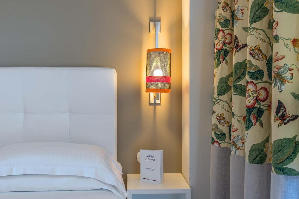 Postel nebo postele na pokoji v ubytování Hotel Caravel