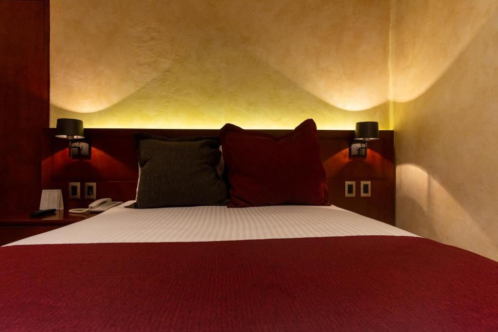 Postel nebo postele na pokoji v ubytování Hotel Madero