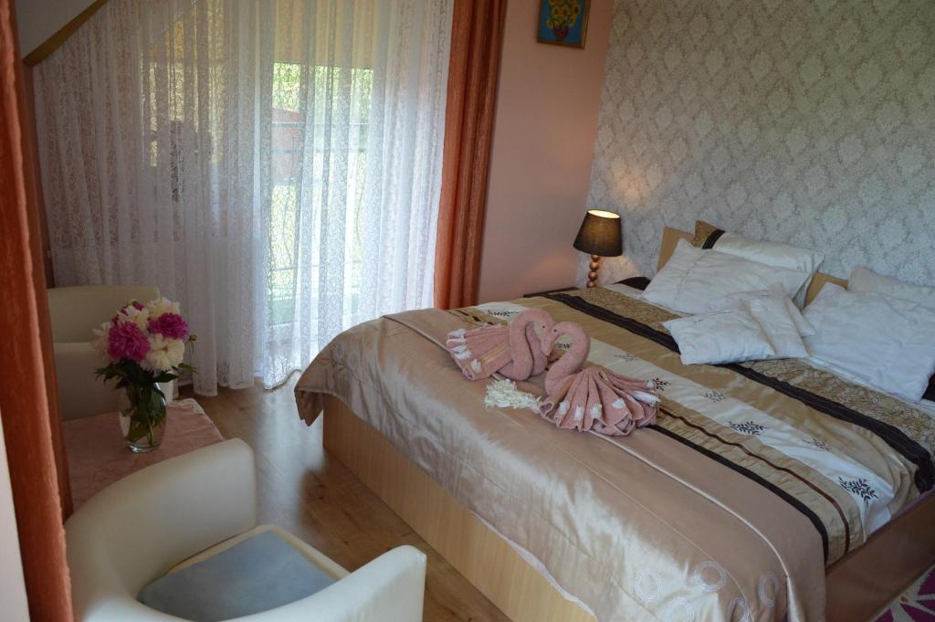 Łóżko lub łóżka w pokoju w obiekcie amel orawa
